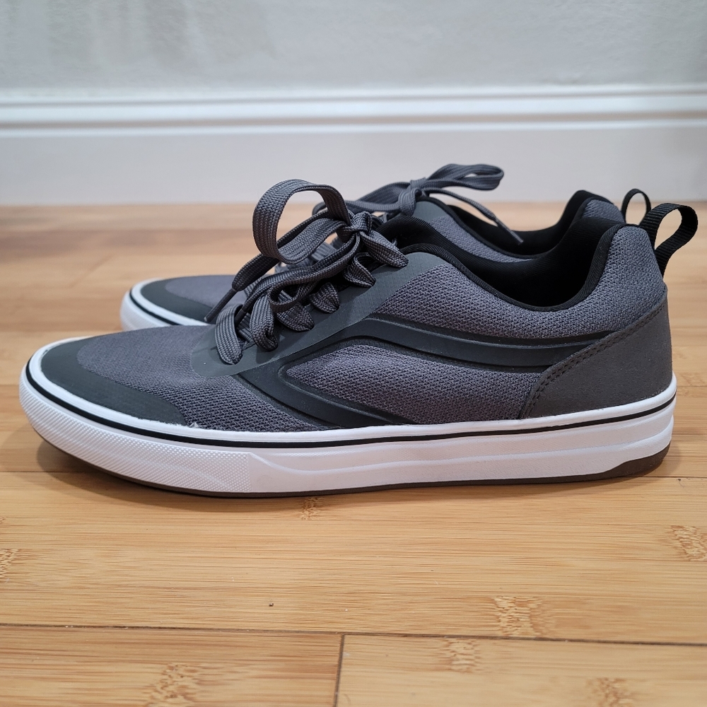Maui and sons Mens Shoe Size 10.5